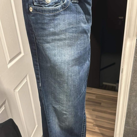 Woman”s True Religion Jeans - Picture 2 of 3
